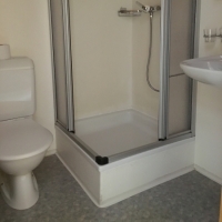 separate Doche/WC der Wohnung im 1. Stock