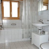 Badezimmer der Wohnung im 2. Stock