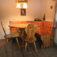 Essecke in der Küche der Wohnung im 2. Stock